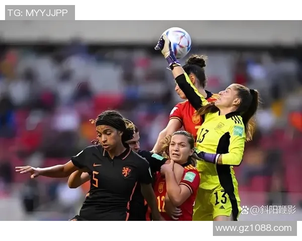 女足球星科尔闪耀赛场以坚毅与拼搏精神点燃新一代年轻球迷热情