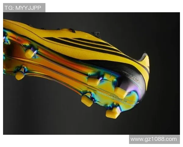 球星穿过的经典旧足球鞋再现足坛传奇风采