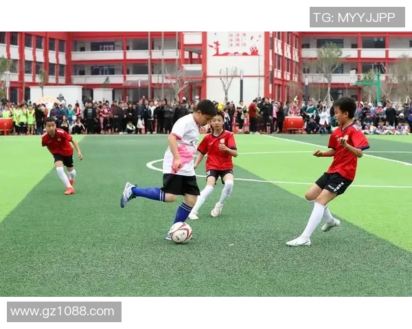 河南足球小球星崛起助力地方足球发展掀起青少年运动热潮